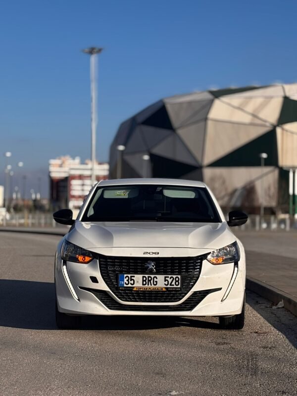 PEUGEOT 208